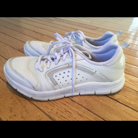 easy spirit anti gravity sneakers